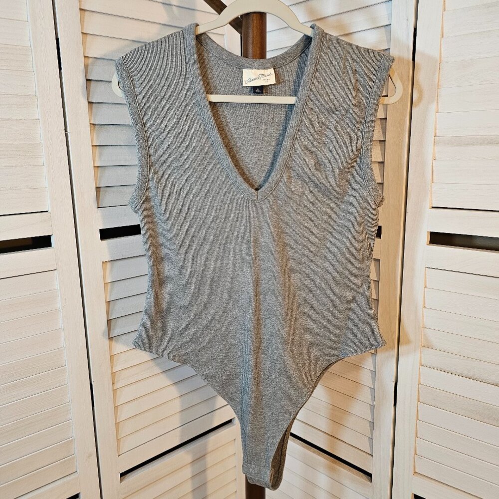 Universal Thread Goods Co. Gray V-neck Bodysuit Size XL